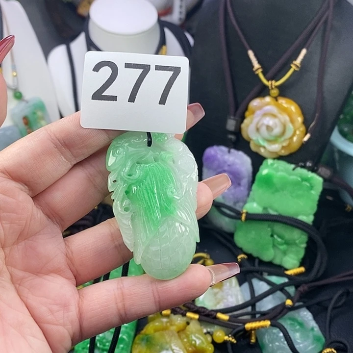 翡翠未镶嵌吊坠(赠链)