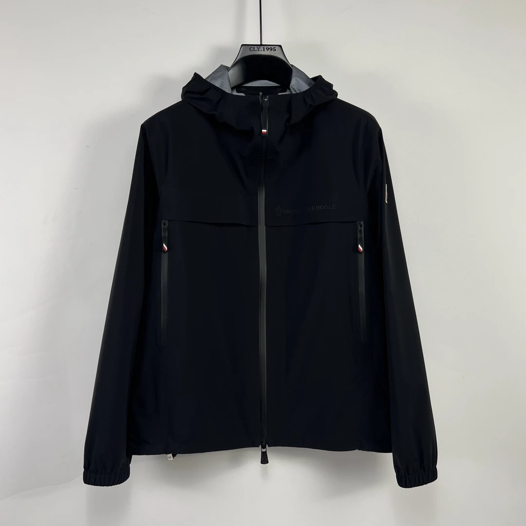 MONCLER/盟可睐  25年新款黑色连帽夹克 2511022