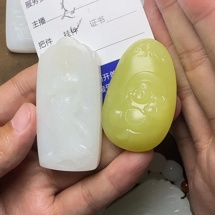 飞***翔和田玉未镶嵌挂件