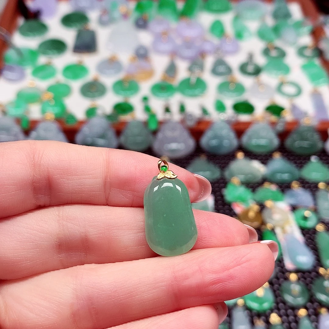 翡翠18K金镶嵌颈饰