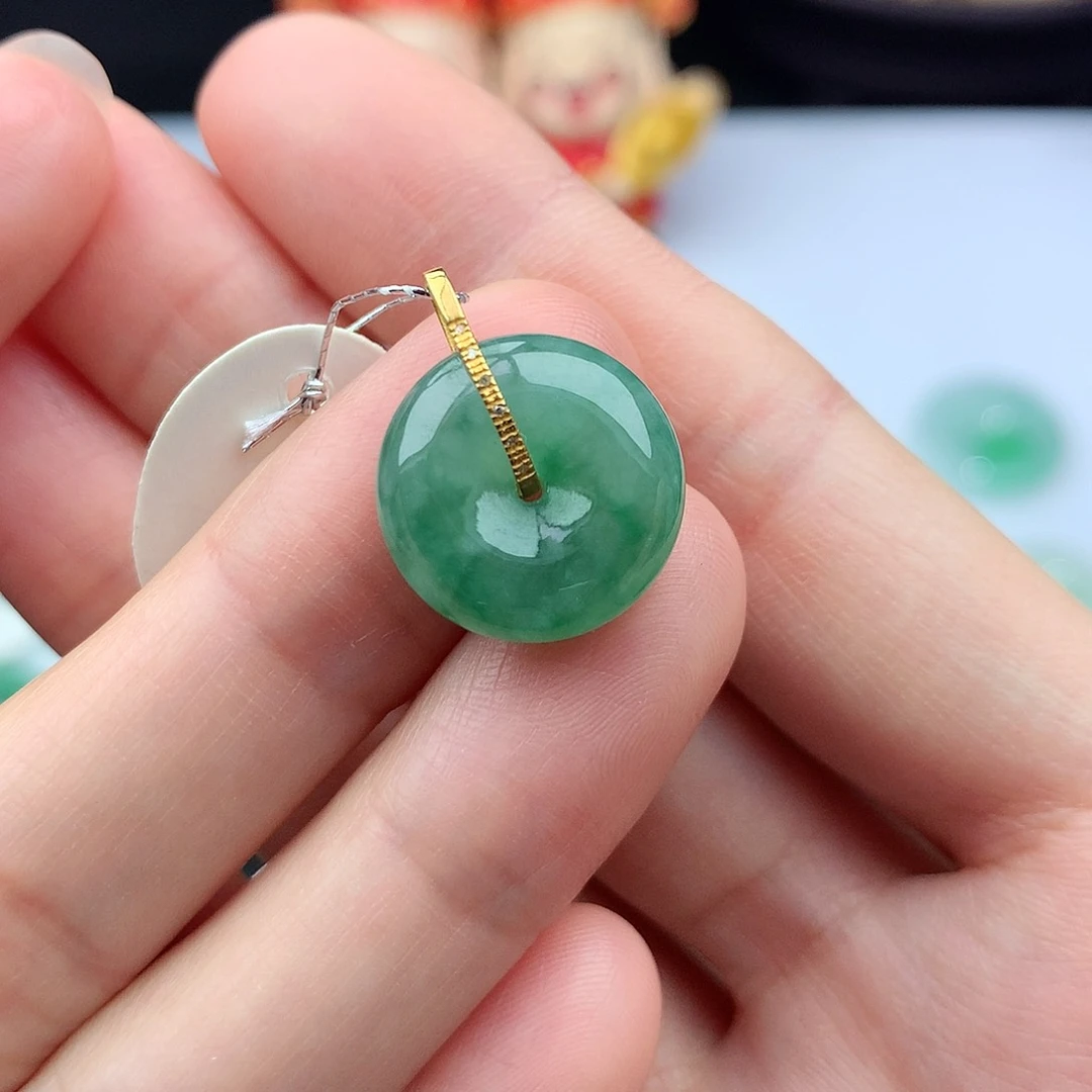 翡翠颈饰18K金镶嵌柳**儿翡翠