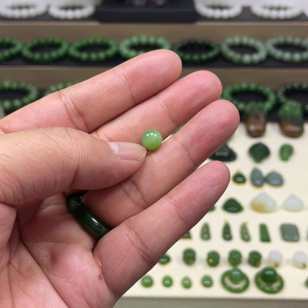 小***思和田玉（碧玉）未镶嵌颈饰