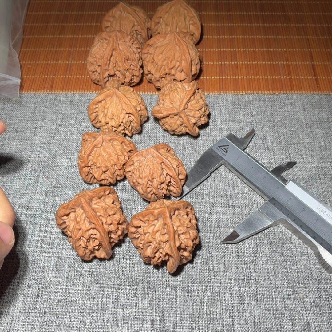 文玩核桃吊坠三棱
