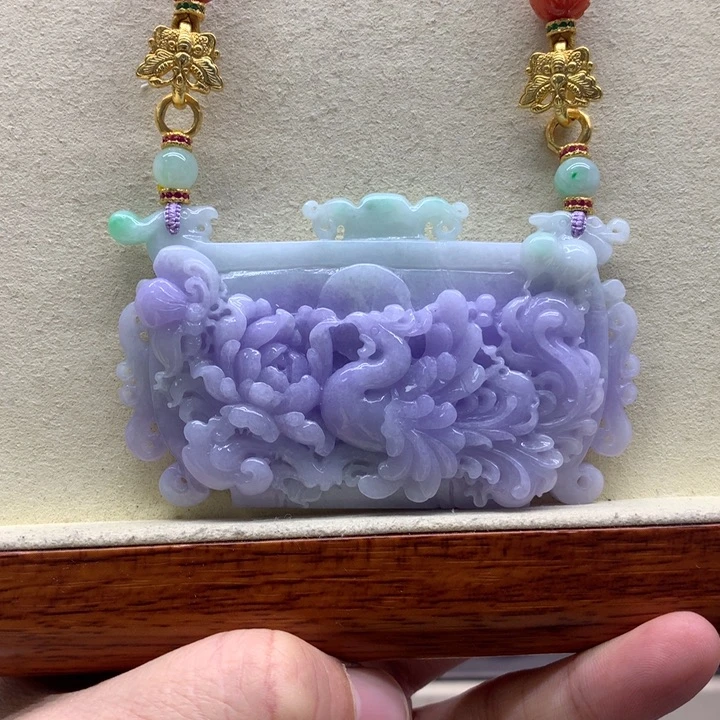 翡翠吊坠(赠链)未镶嵌