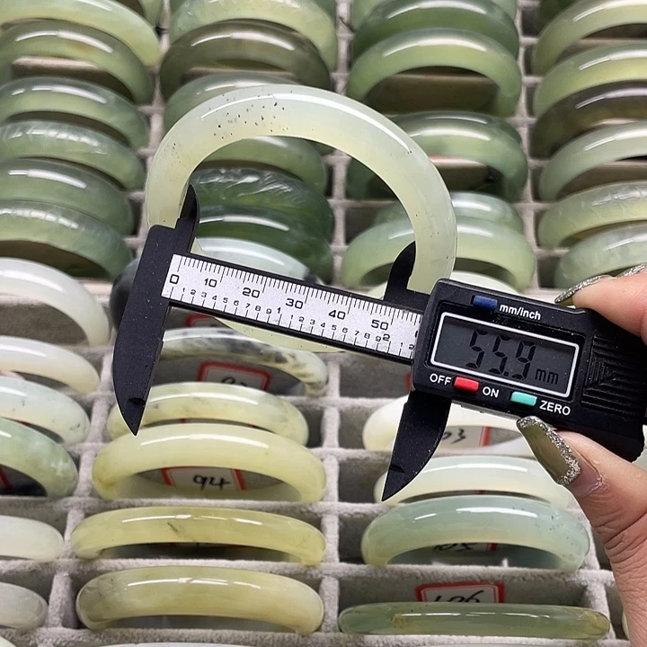 蛇纹石玉未镶嵌手镯102