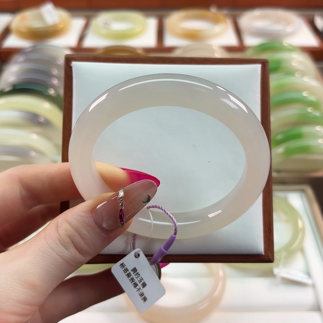 和田玉未镶嵌手镯【冰粉 起微猫】