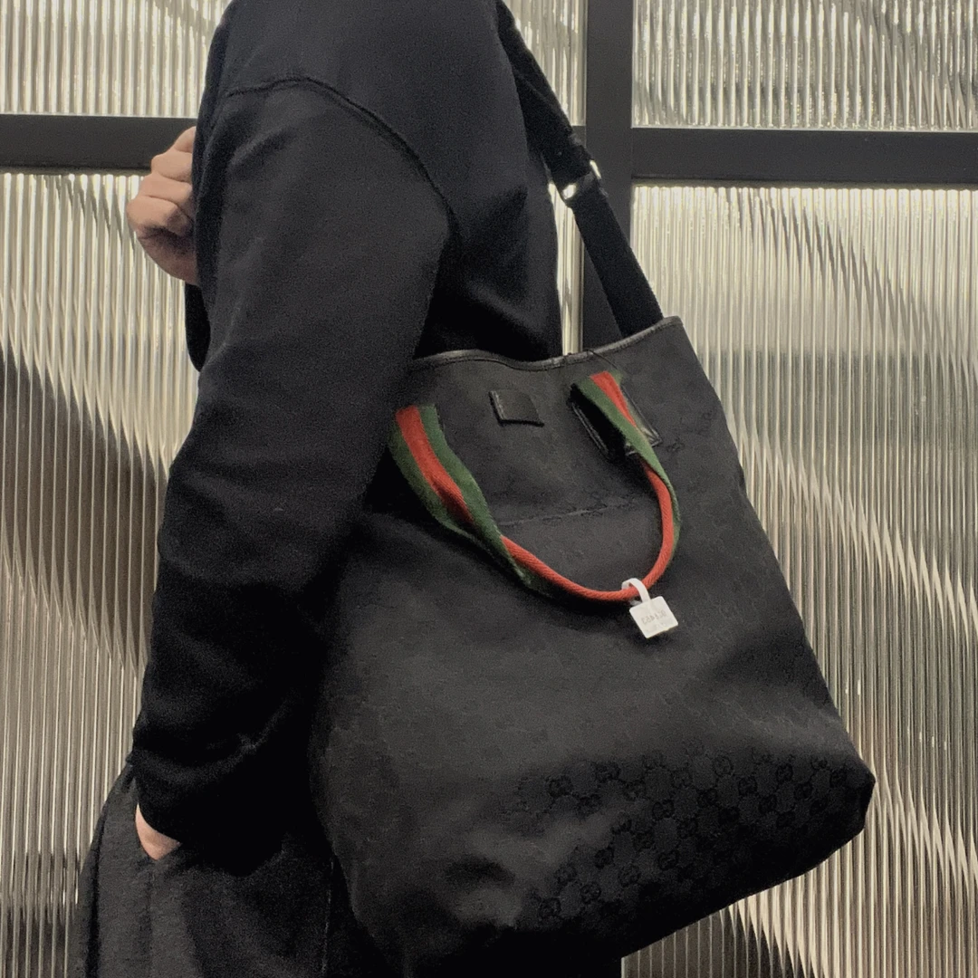 95新 GUCCI/古驰 【涛】16AD01 黑色帆布斜挎包