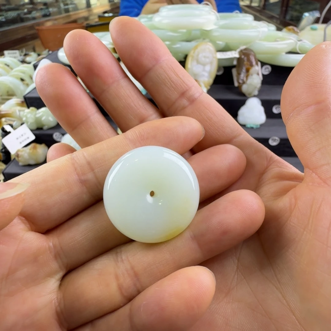 和田玉未镶嵌颈饰平安扣29*11