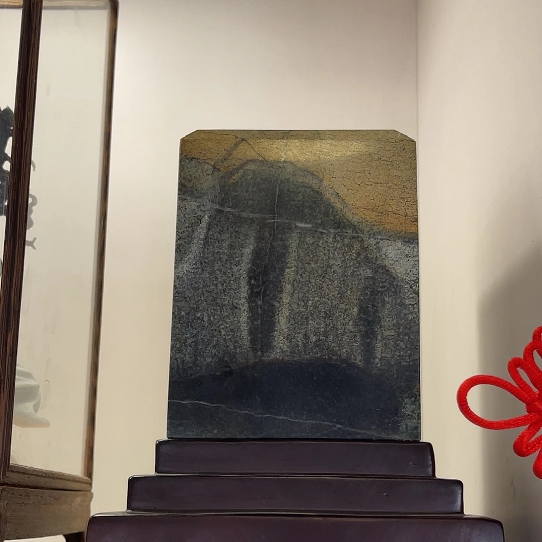 宝***士蛇纹石玉未镶嵌颈饰