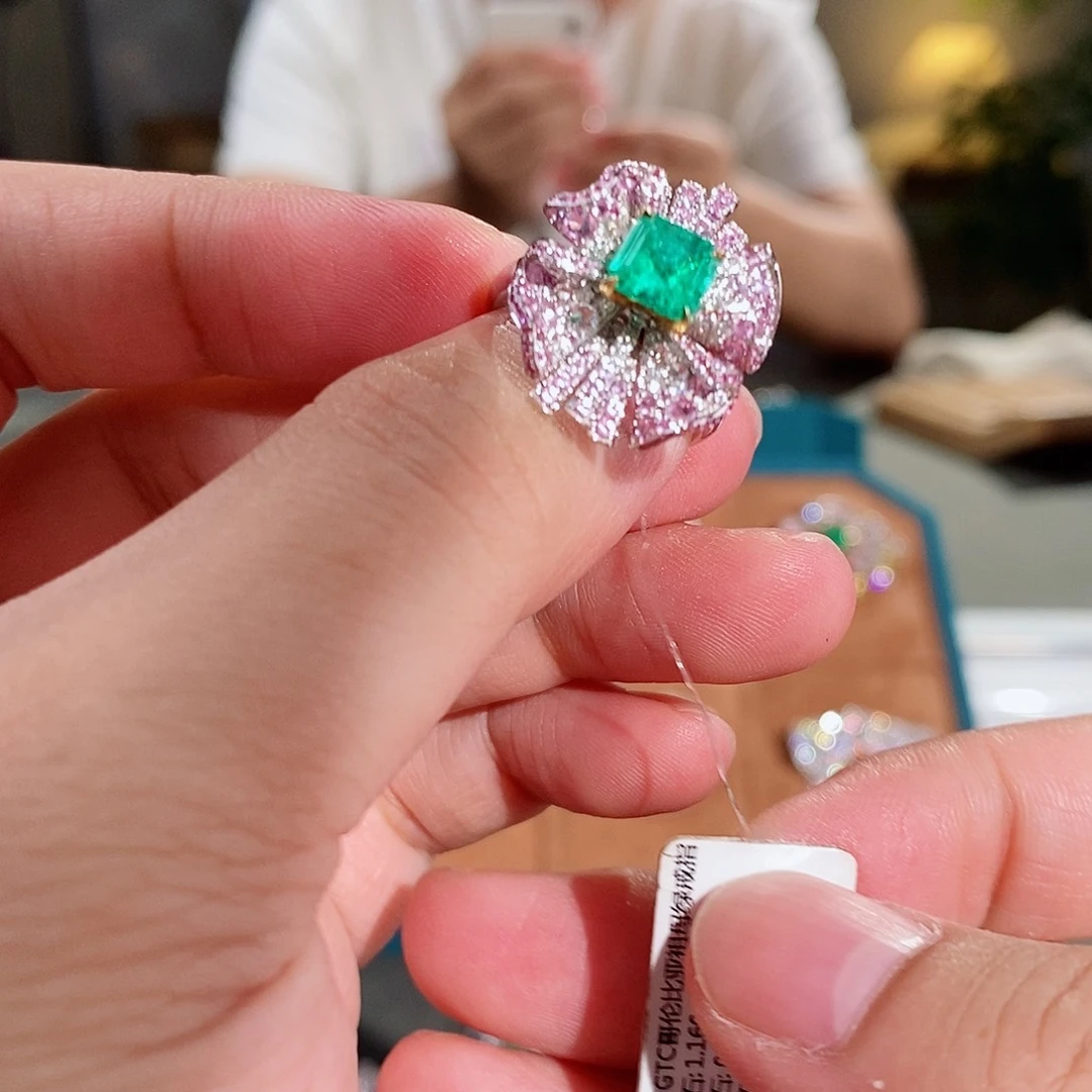 18K金镶嵌戒指祖母绿1.16ct