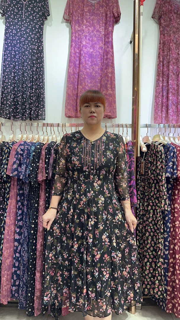 2025新款秋季中老年妈妈连衣裙碎花长袖气质时尚显瘦妈妈连衣裙