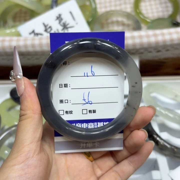 未镶嵌岫玉手镯天然