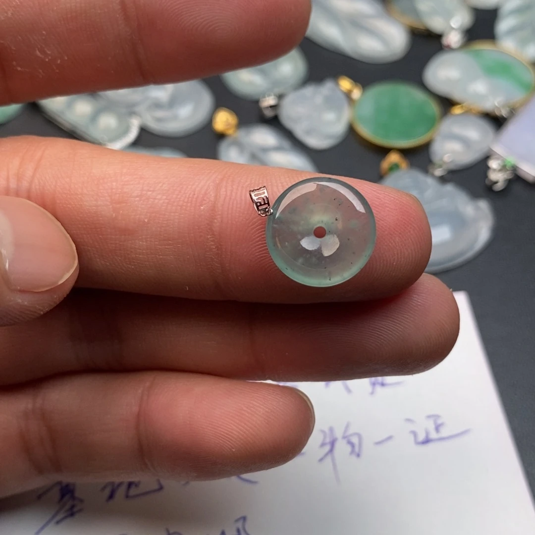 颈饰18K金镶嵌翡翠