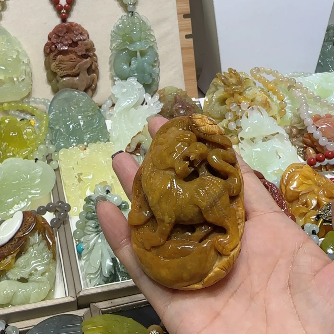 未镶嵌蛇纹石玉吊坠清**月