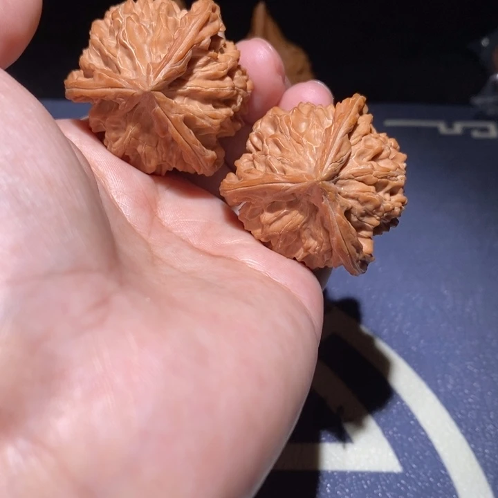 文玩核桃吊坠39尺全品盘山三棱