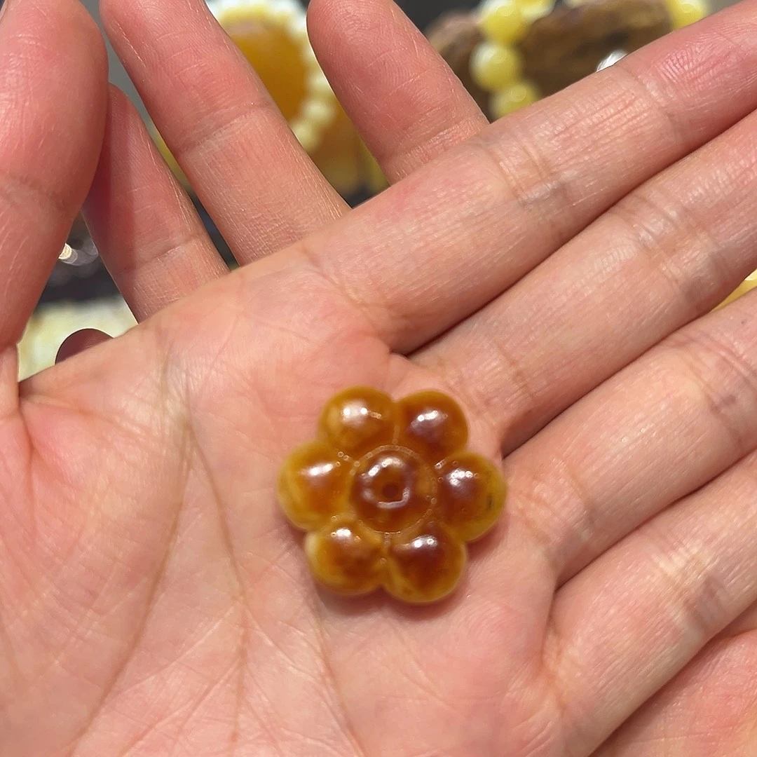 琥珀未镶嵌颈饰太阳花