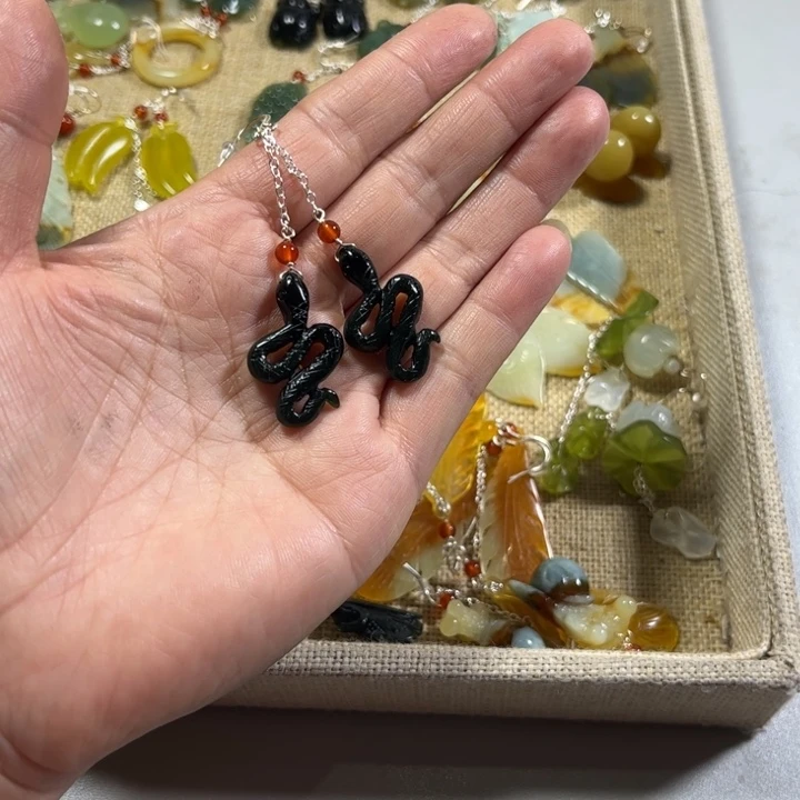 蛇纹石玉耳饰未镶嵌