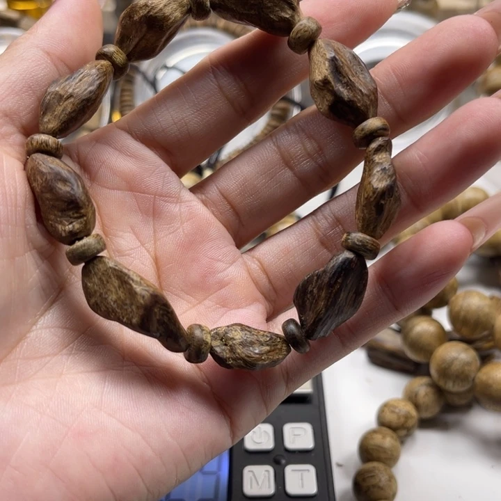 沉香碎屑沉香甘*手串