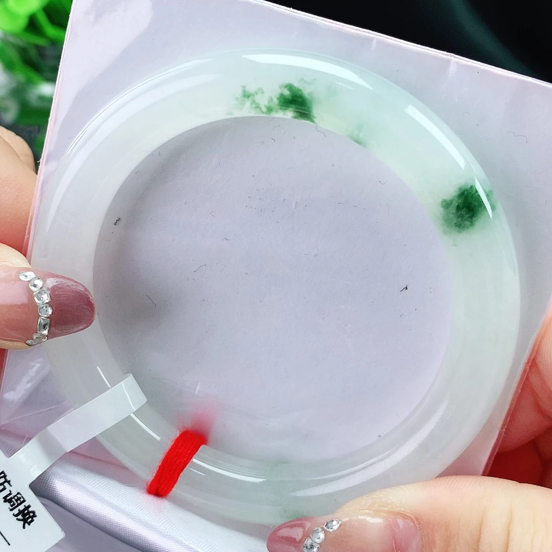 翡翠手镯未镶嵌55圈