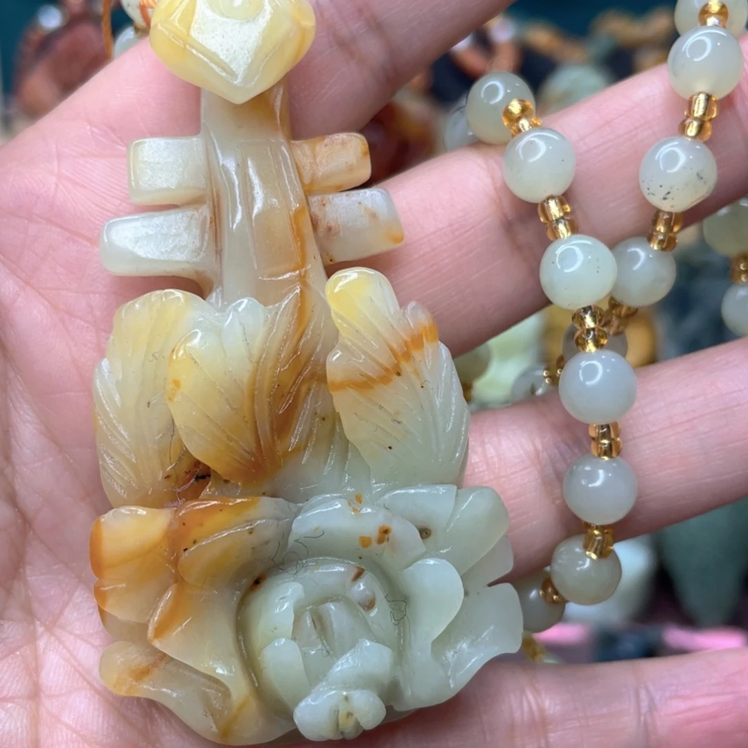 蛇纹石玉颈饰未镶嵌