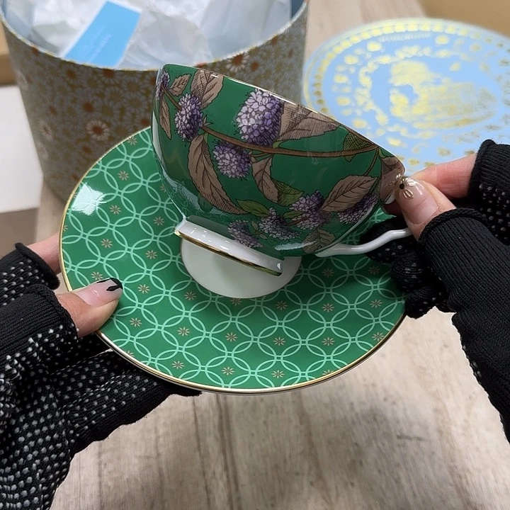 瓷片噗哈哈哈哈哈哈哈哈