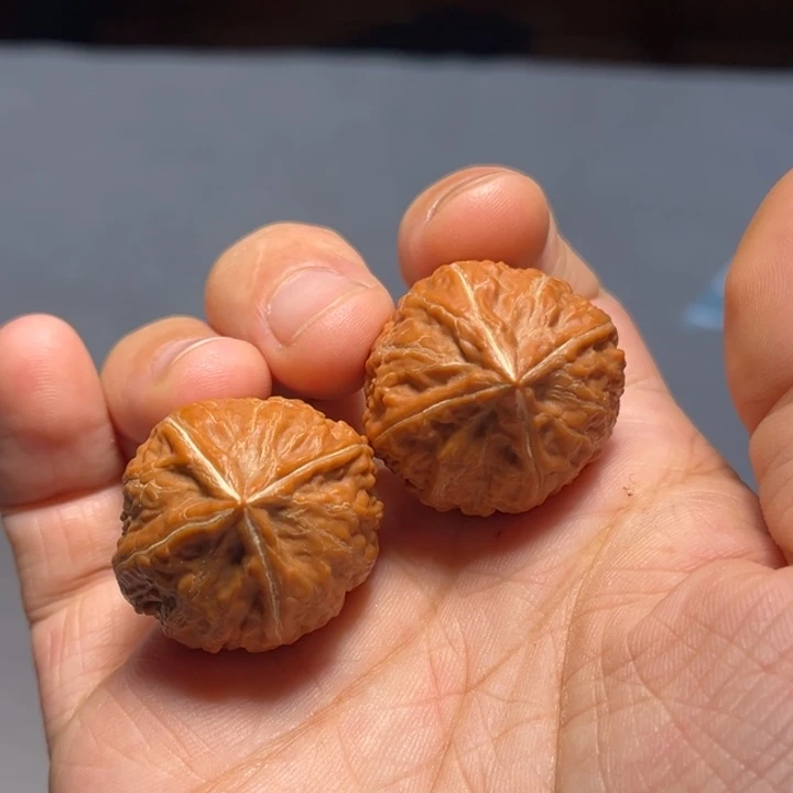 文玩核桃把件四棱异形3234