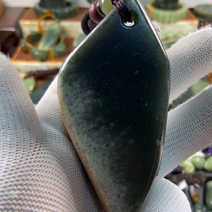 岫岩河磨玉（透闪石质玉）未镶嵌把件