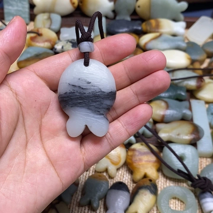 霞***蛇纹石玉未镶嵌颈饰