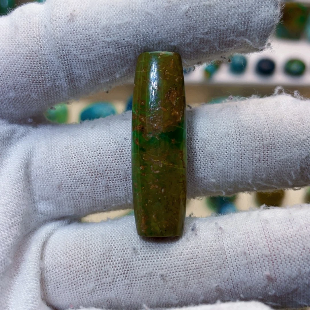 绿松石未镶嵌饰品