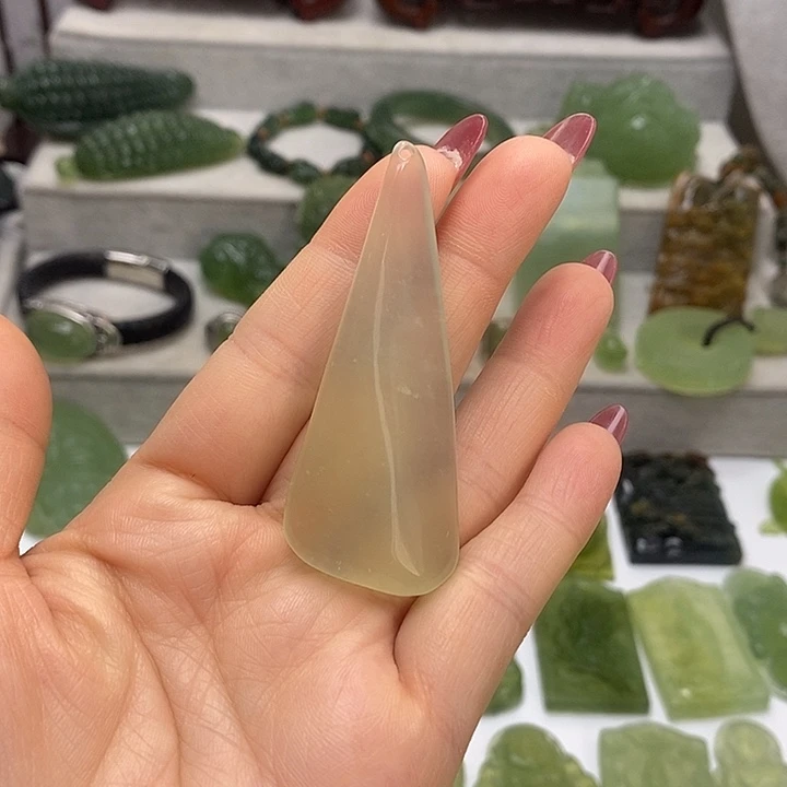 蛇纹石玉未镶嵌挂件