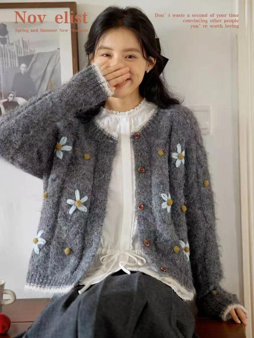 韩系立体花朵复古圆领针织毛衣女复古刺绣秋新款设计感显瘦女上衣