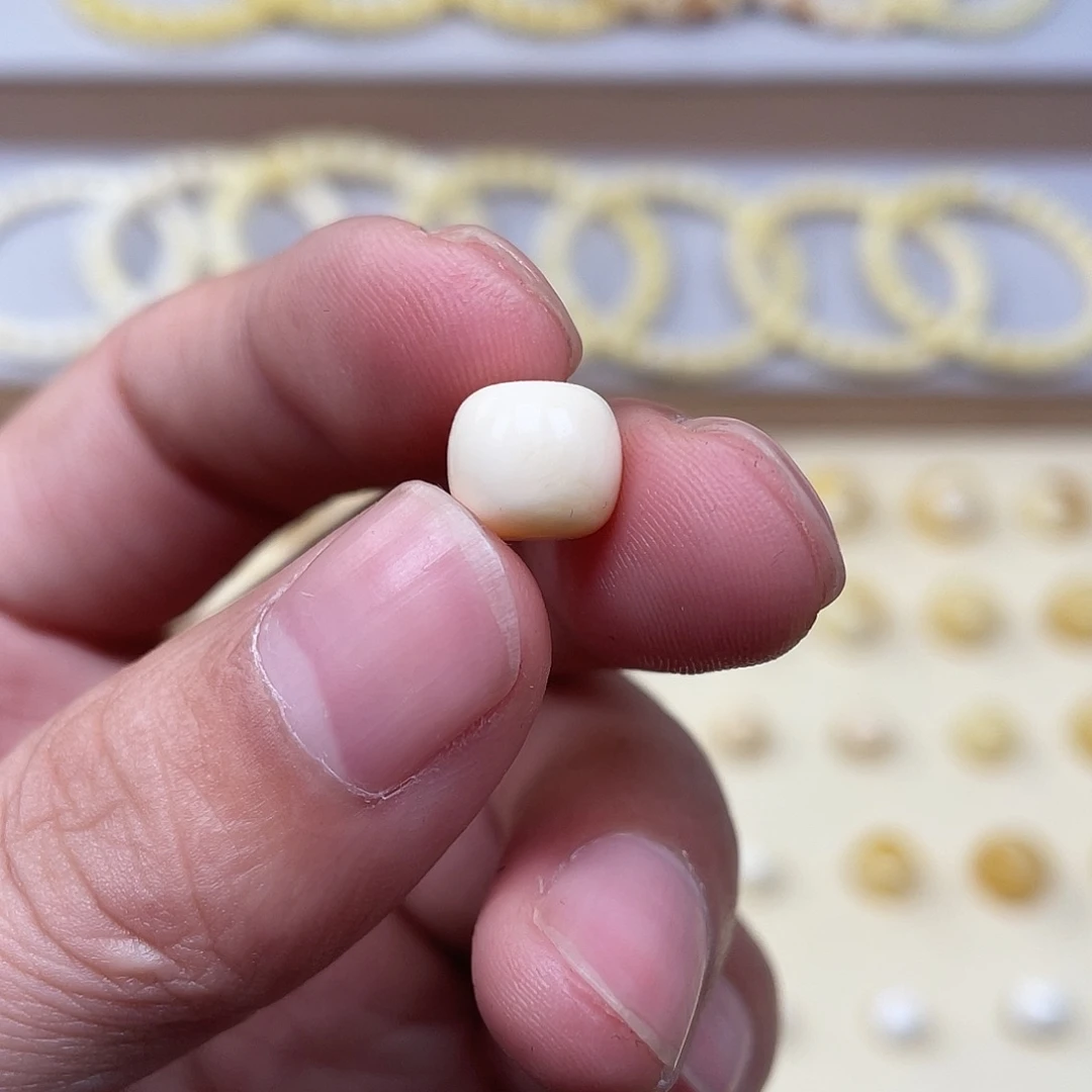 琥珀未镶嵌裸石9.1mm