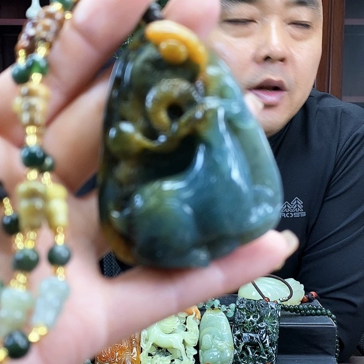 蛇纹石玉吊坠未镶嵌