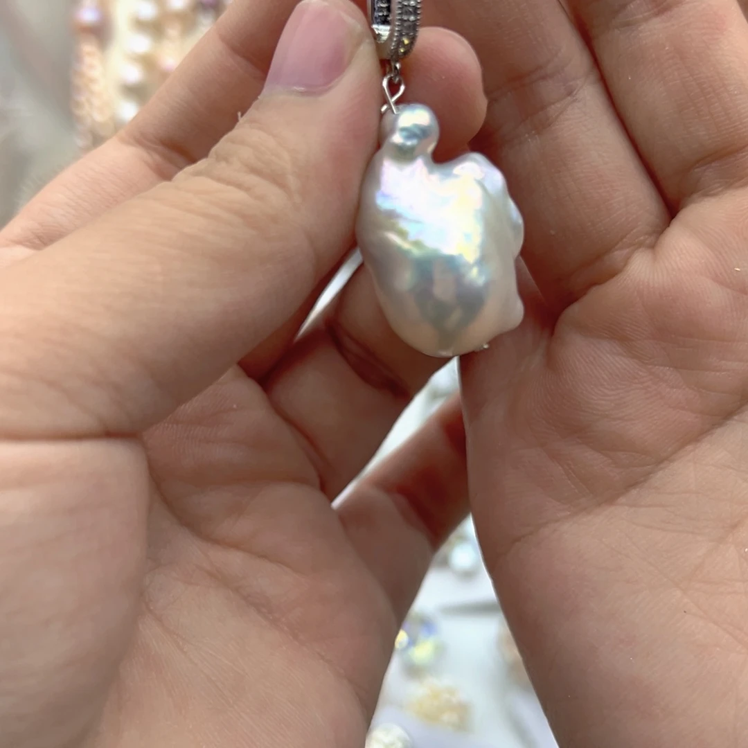 D***y未镶嵌淡水珍珠颈饰