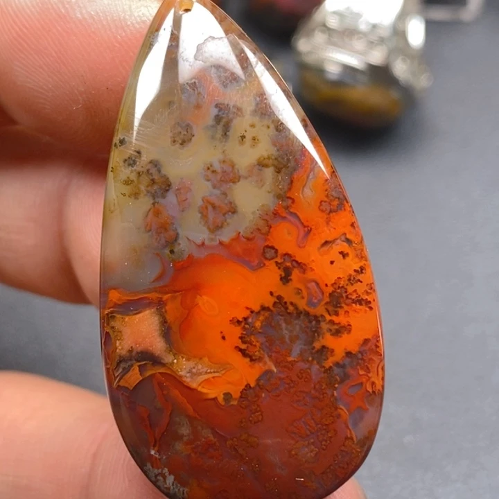 玛瑙/玉髓颈饰未镶嵌七**石