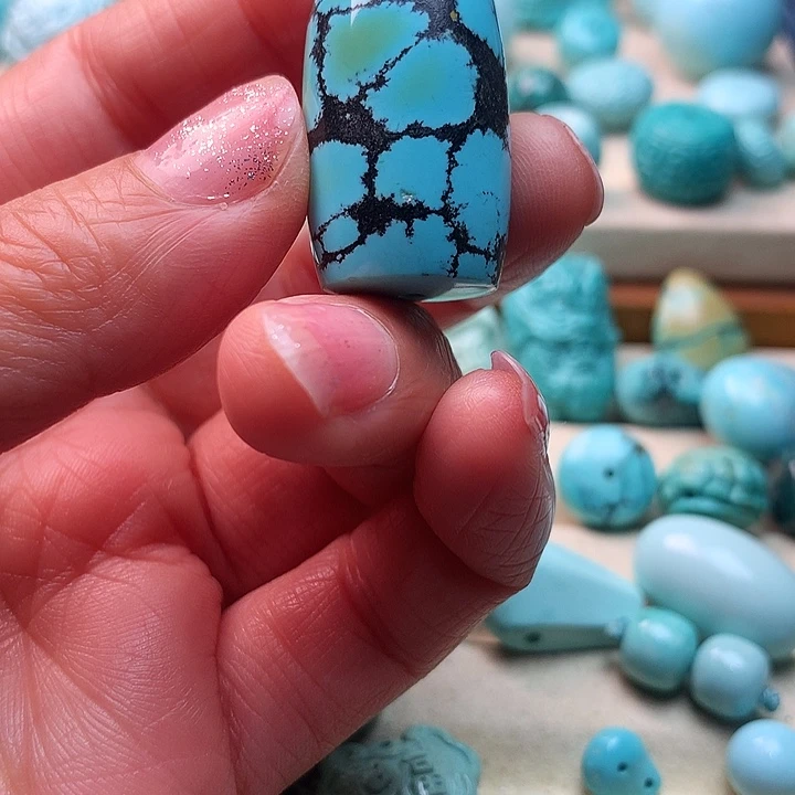 绿松石未镶嵌颈饰