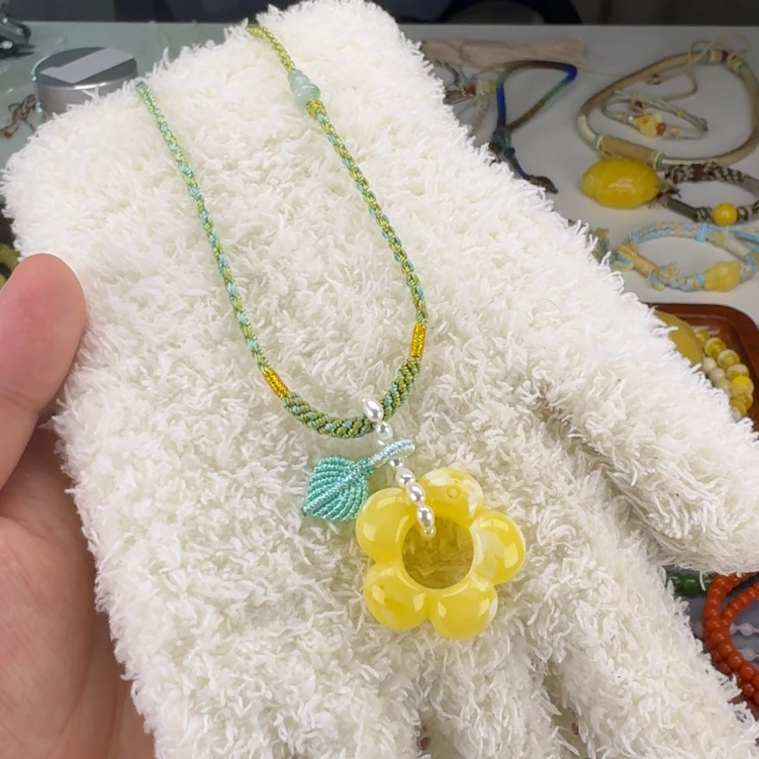 未镶嵌颈饰琥珀蜜蜡有钱花吊坠