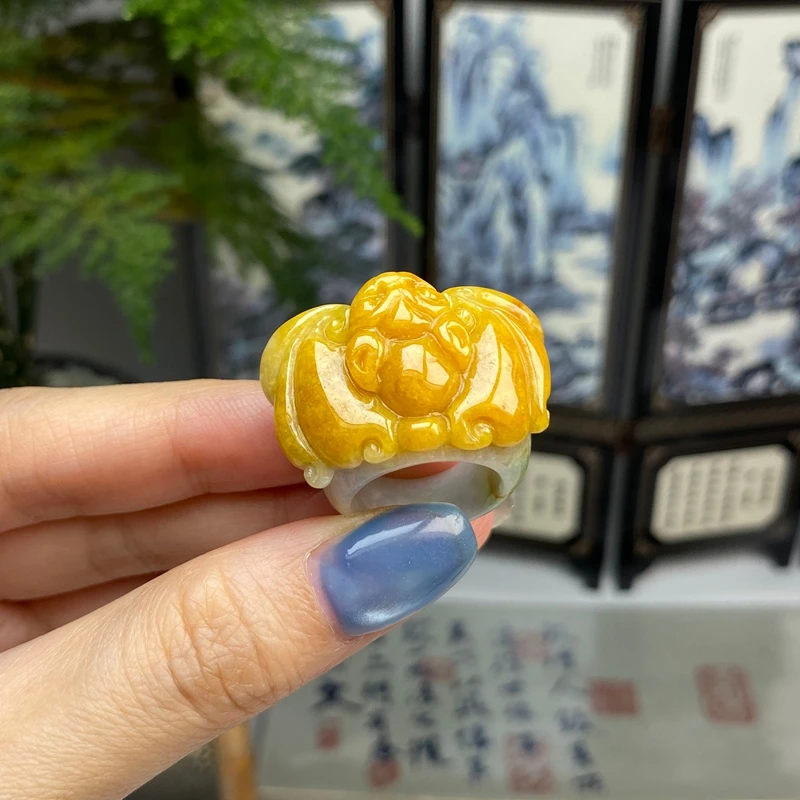 16.7俏色黄翡飘绿福在眼前戒指指圈 天然翡翠A货