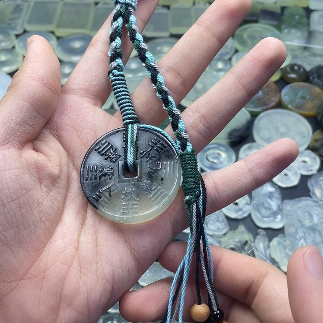 岫玉未镶嵌颈饰车挂山鬼