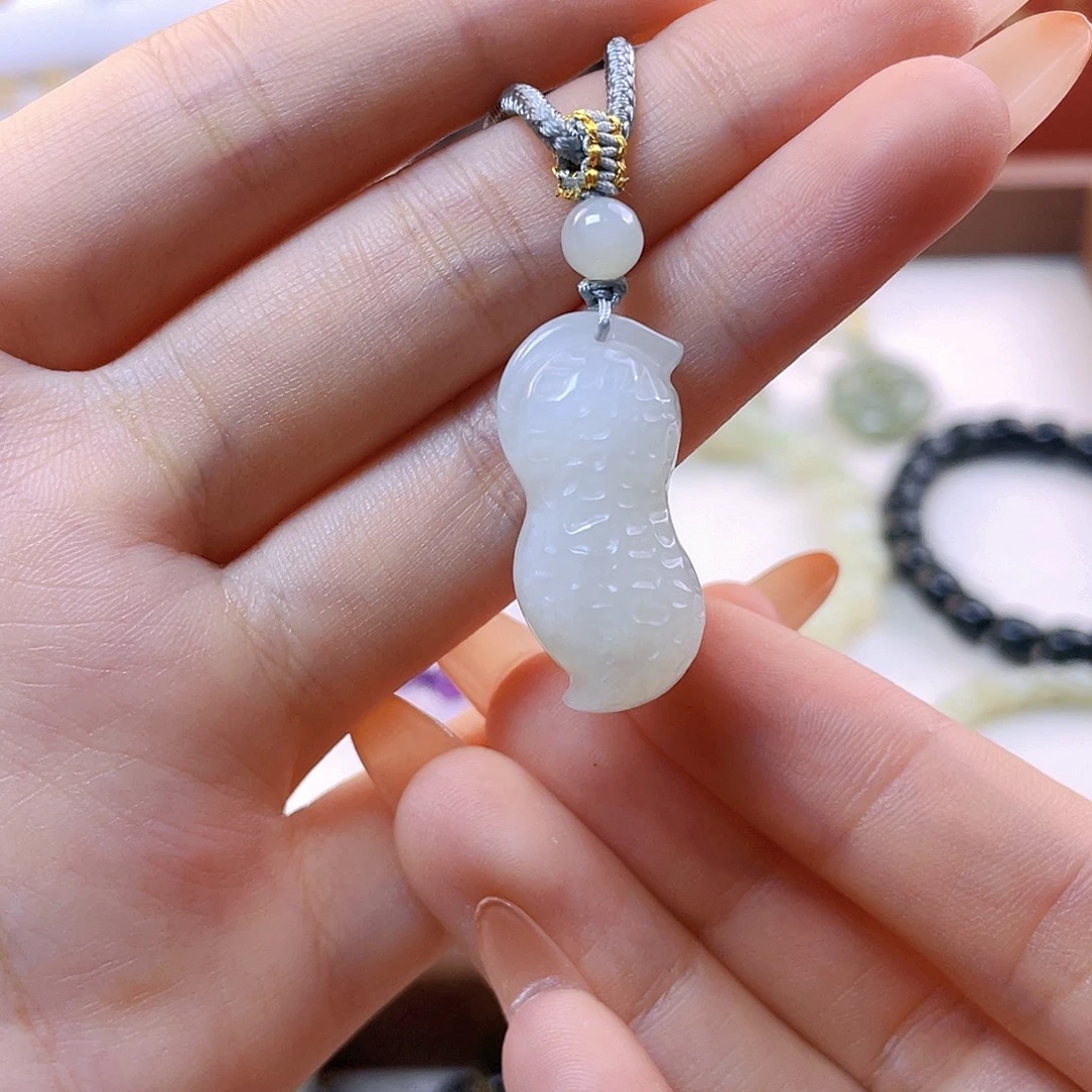 吊坠(赠链)未镶嵌和田玉