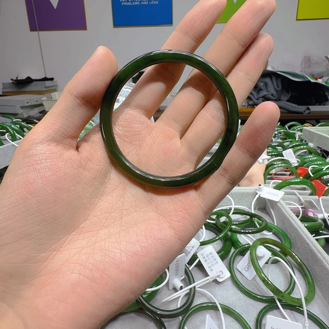 和田玉（碧玉）未镶嵌手镯