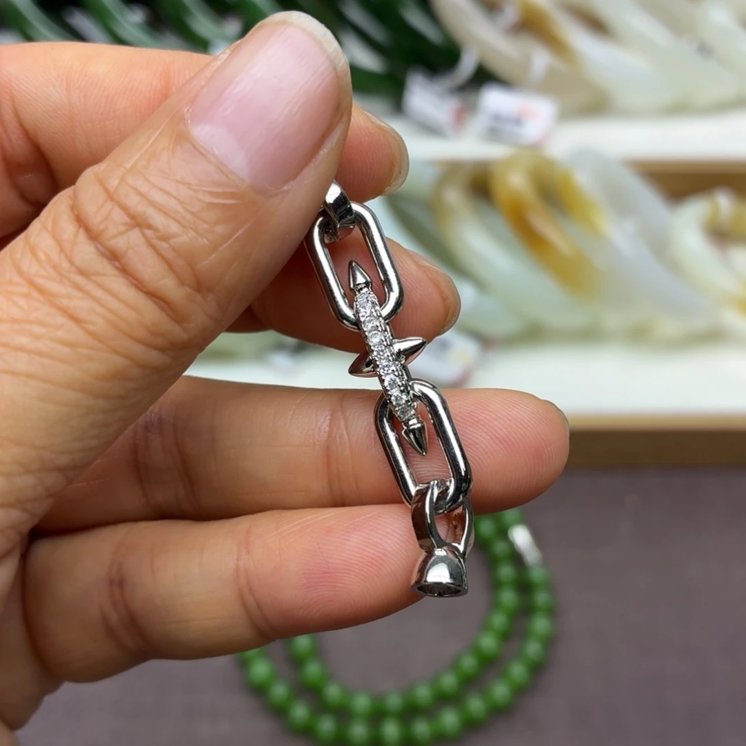 是***）和田玉未镶嵌颈饰