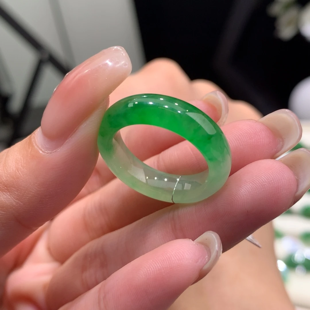 翡翠未镶嵌戒指翡翠