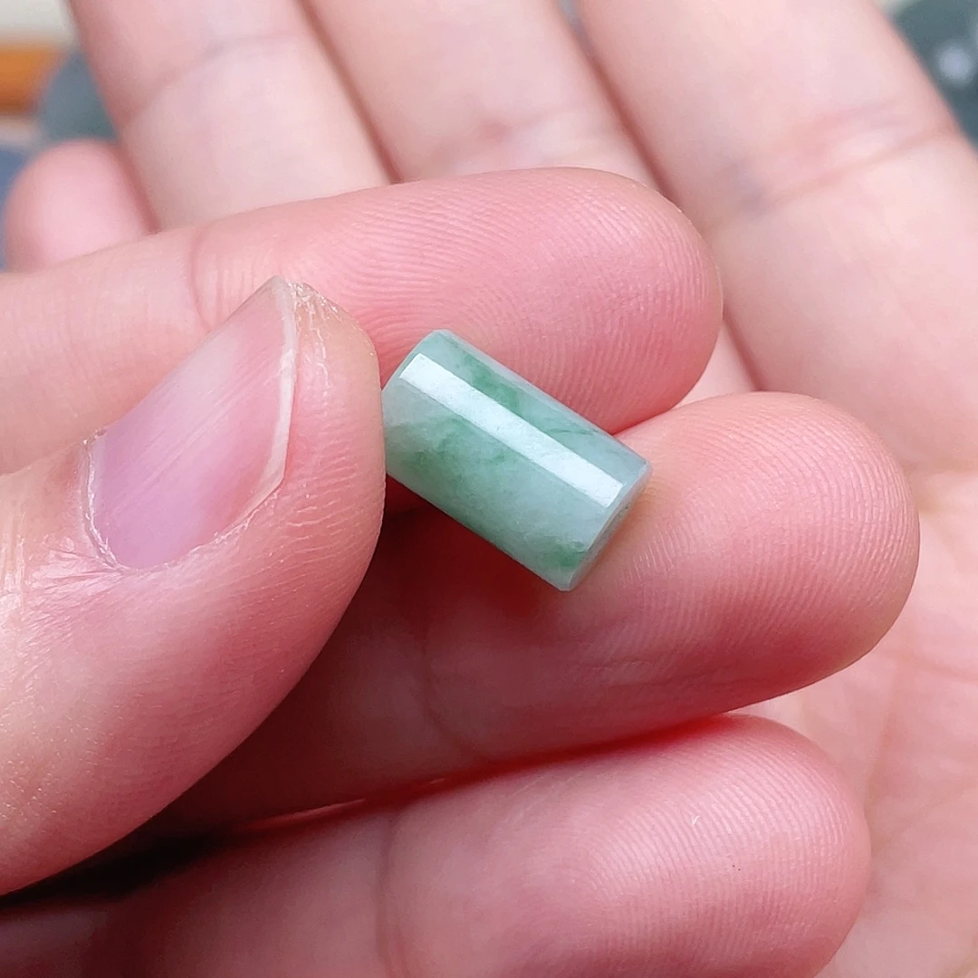 翡翠未镶嵌颈饰路路通