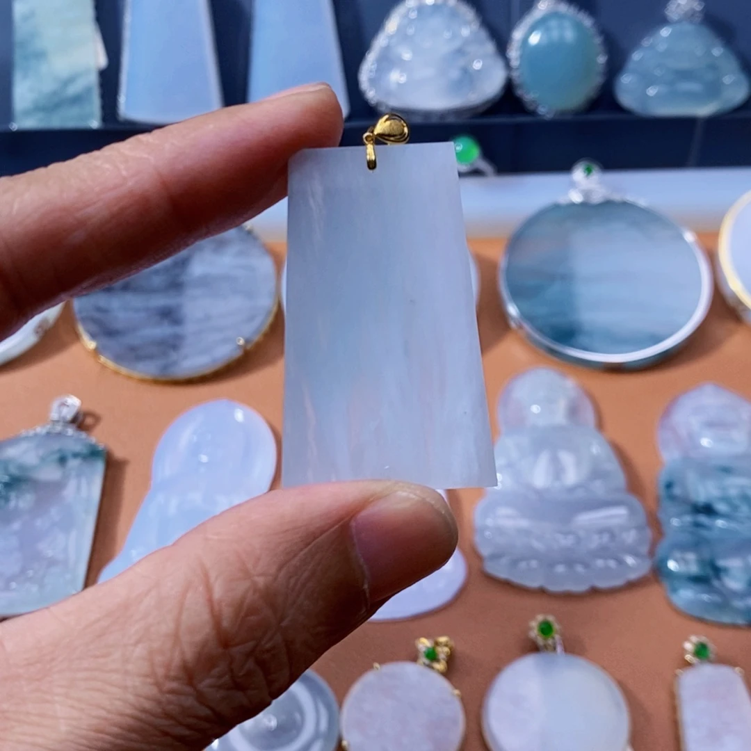 翡翠18K金镶嵌颈饰缅甸翡翠