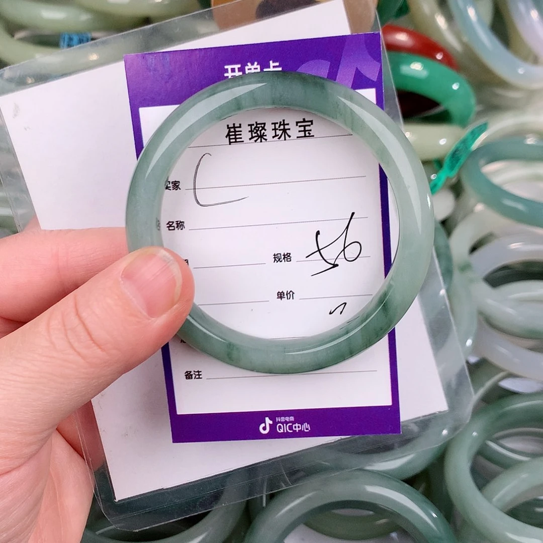 未镶嵌手镯石英质玉（金丝玉）、*
