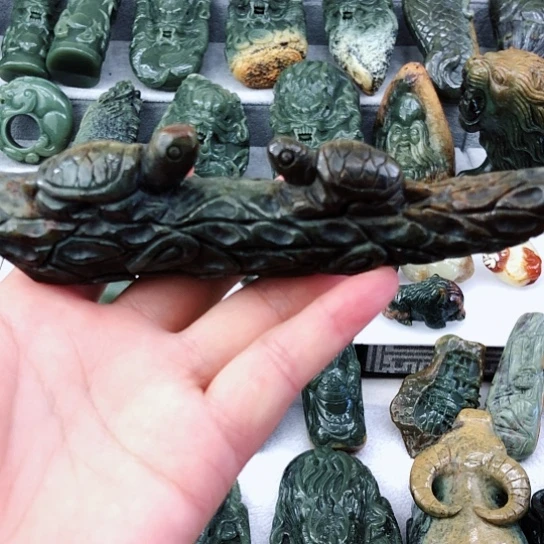 未镶嵌岫岩河磨玉（透闪石质玉）把件