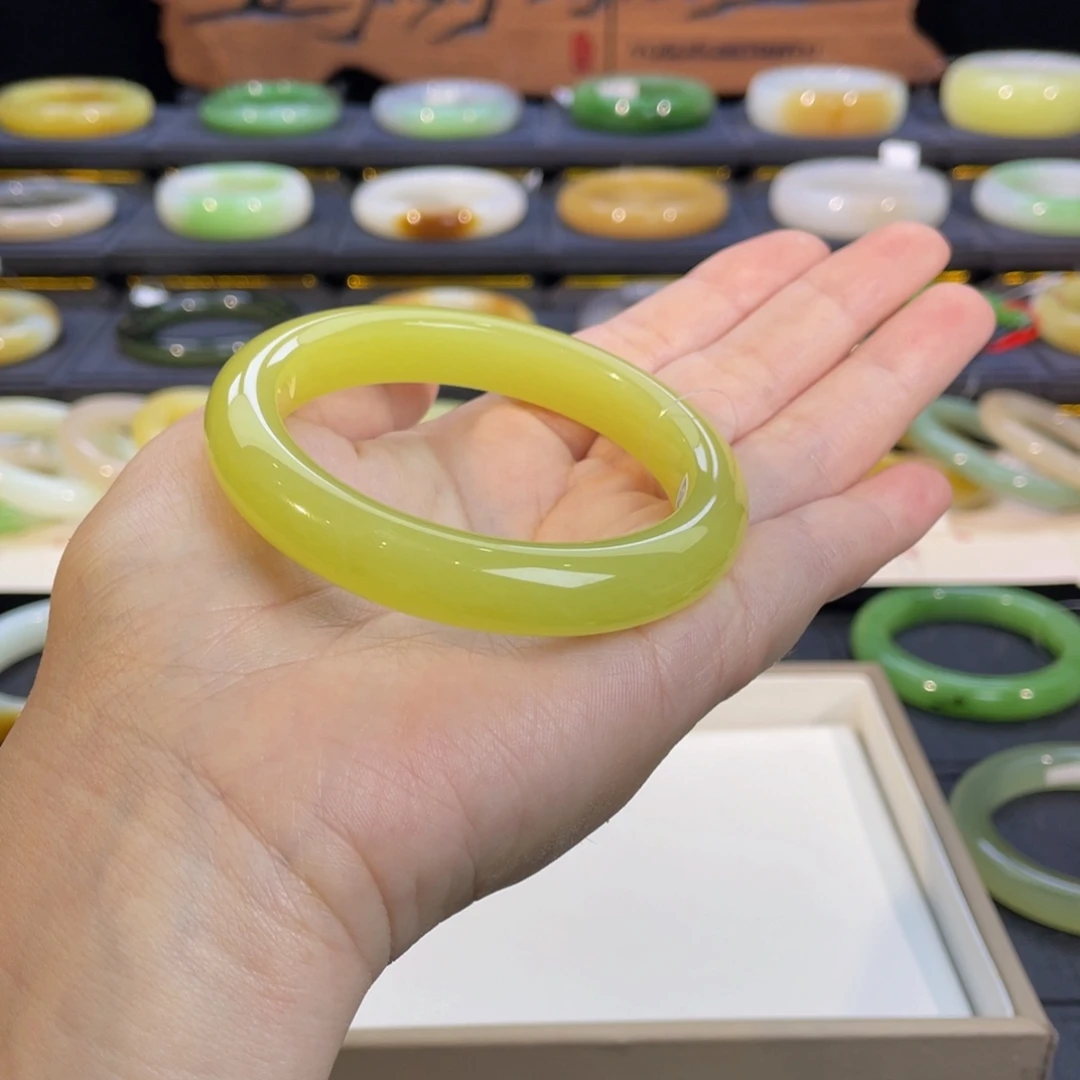 锦***)和田玉未镶嵌手镯定金