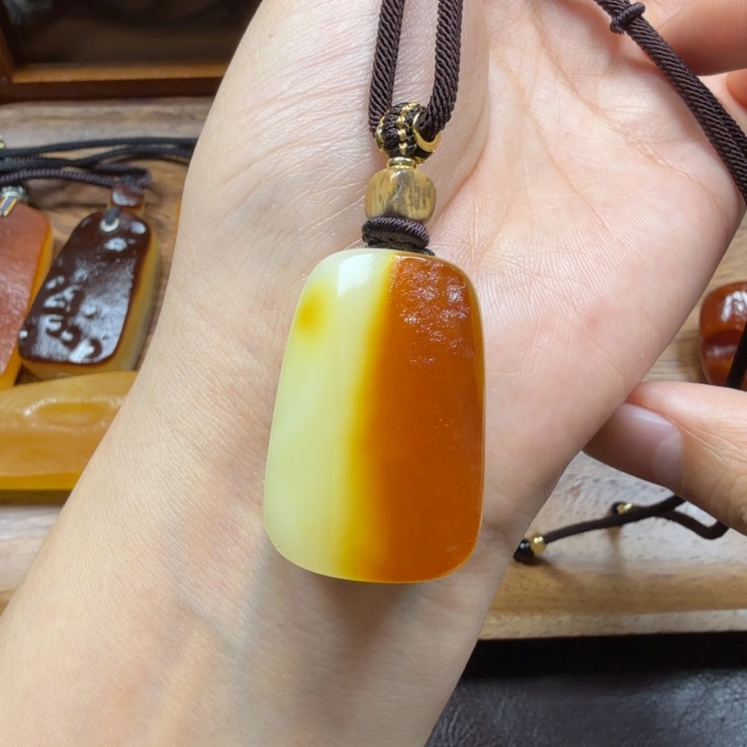 琥珀吊坠(赠链)未镶嵌