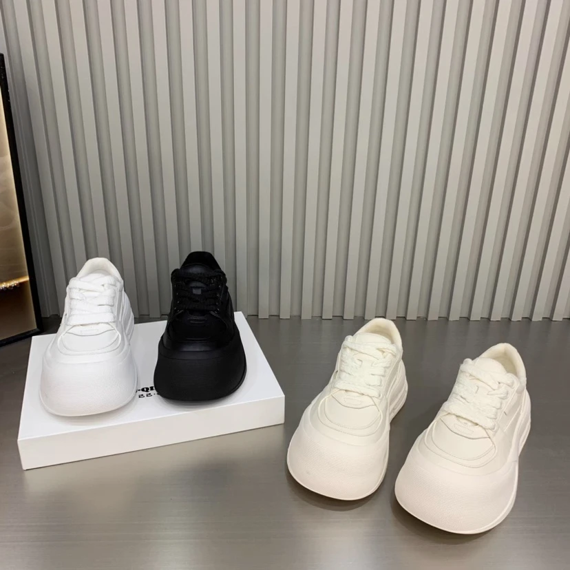 厚底小白鞋女大头鞋软皮2025秋冬新款丑萌休闲运动鞋娃娃头面包鞋